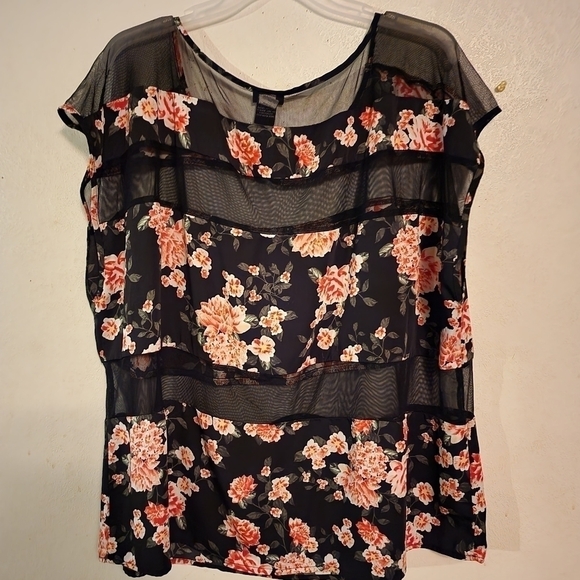 Torrid Floral Mesh Panel Top Size 2X- Sunny Bloom - Picture 2 of 10